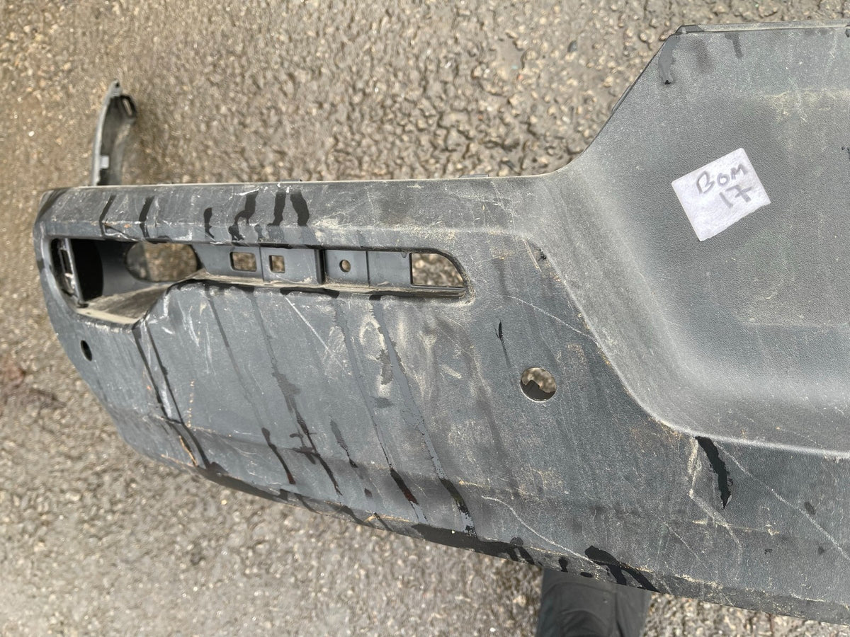 Volvo Xc40 Bumper Belakang Bagian Bawah 31449333 Hanya Baret Ringan Dengan Lubang PDC Bagus