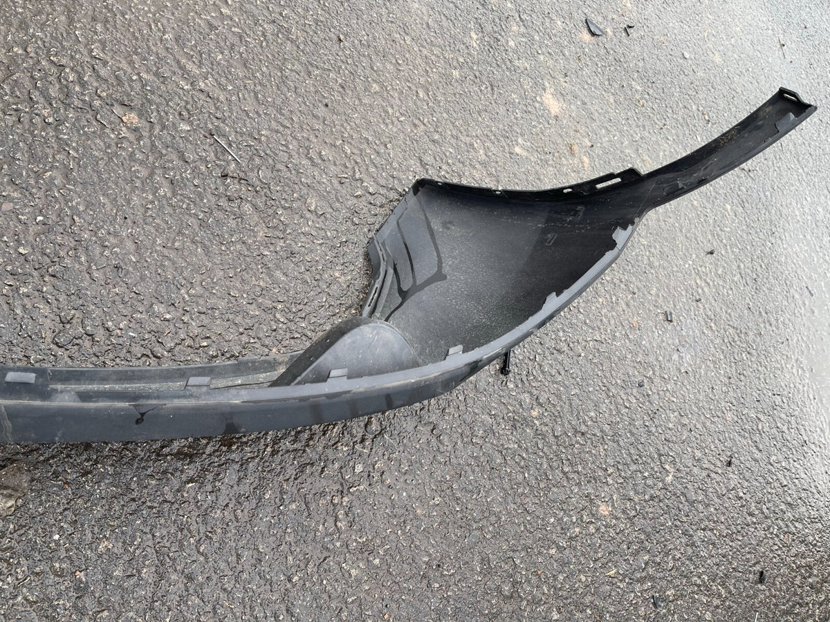 Volvo Xc40 Bumper Belakang Bagian Bawah 31449333 Hanya Baret Ringan Dengan Lubang PDC Bagus