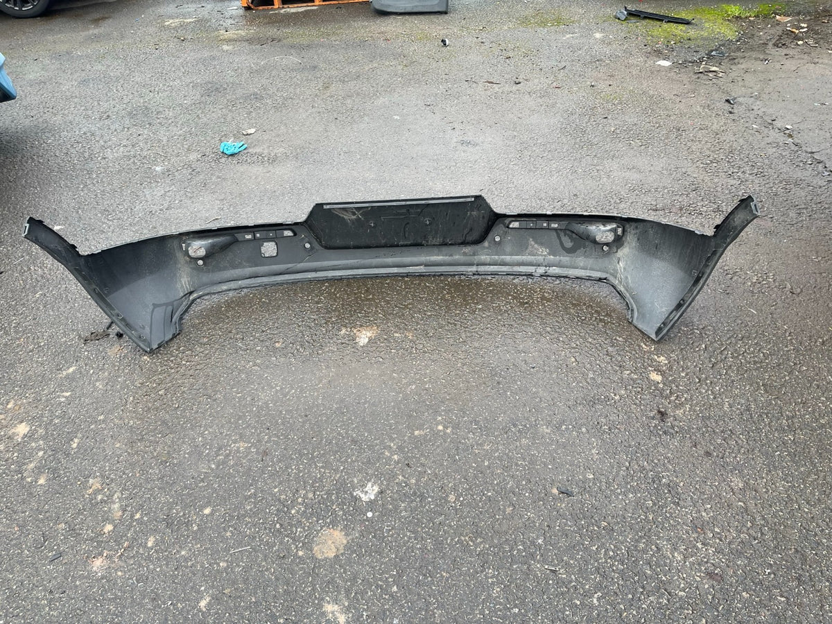 Volvo Xc40 Bumper Belakang Bagian Bawah 31449333 Hanya Baret Ringan Dengan Lubang PDC Bagus
