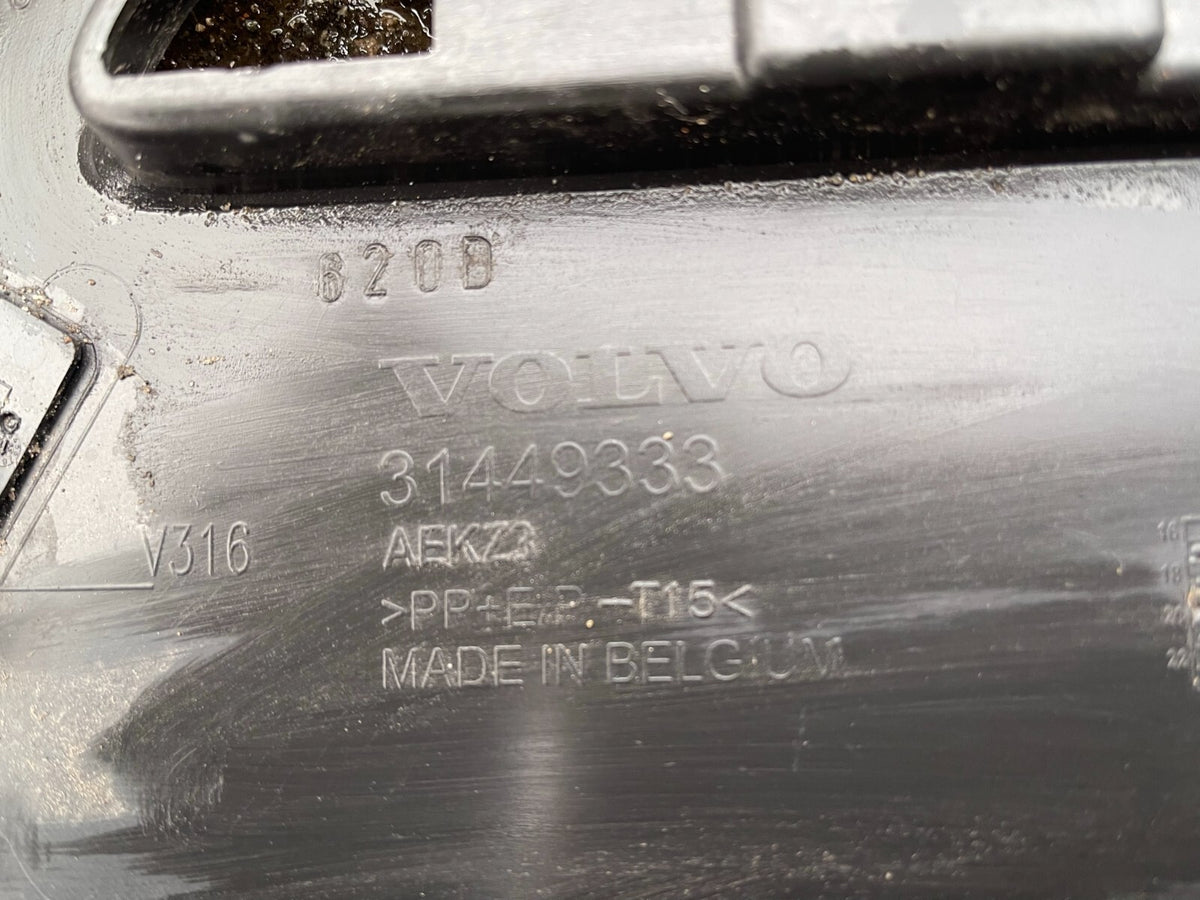Volvo Xc40 Bumper Belakang Bagian Bawah 31449333 Hanya Baret Ringan Dengan Lubang PDC Bagus
