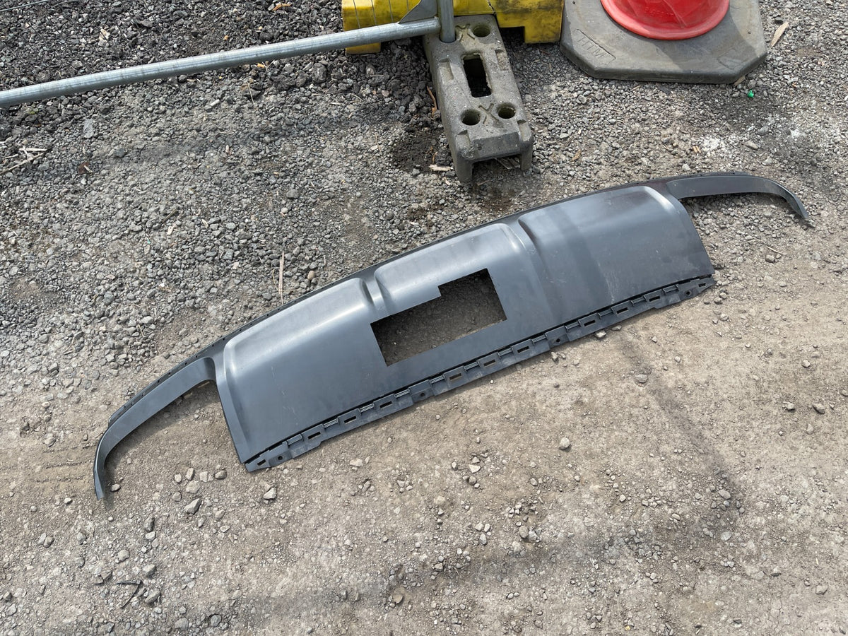 2018 DIFFUSER BAWAH BUMPER BELAKANG AUDI Q7 SE 2015 KE ATAS 4M0807521