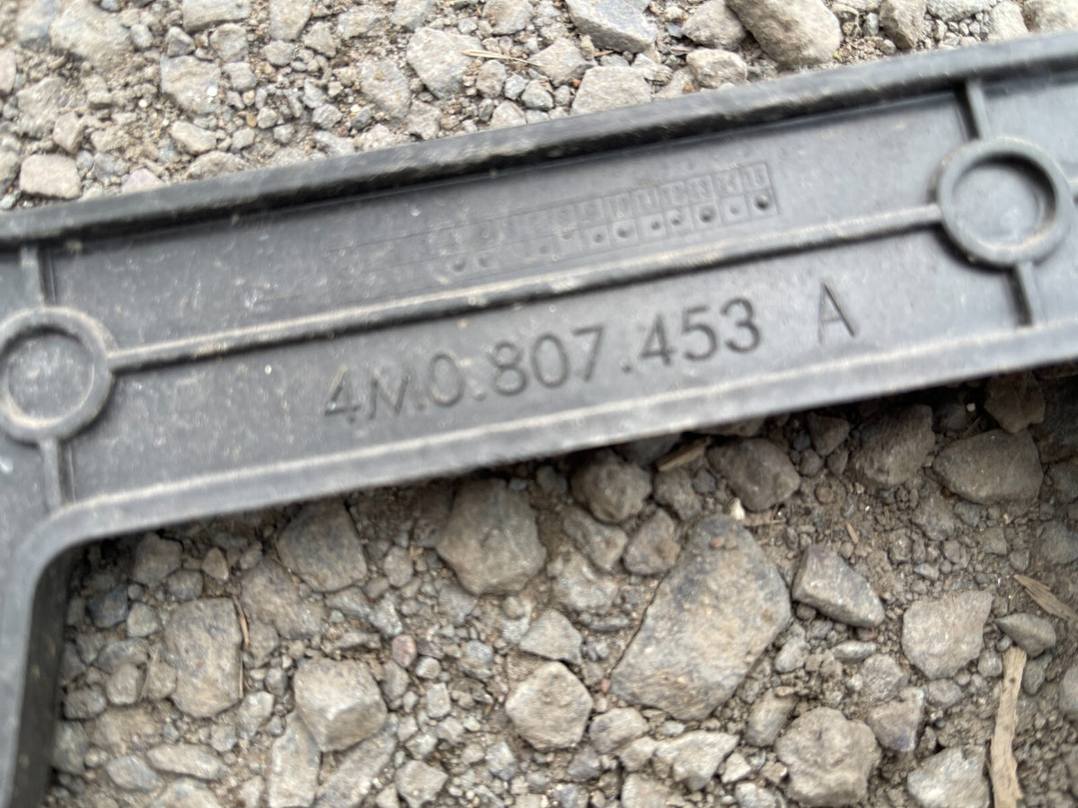 AUDI Q7 4M Braket Bumper Belakang Kiri OEM 4M0807453A