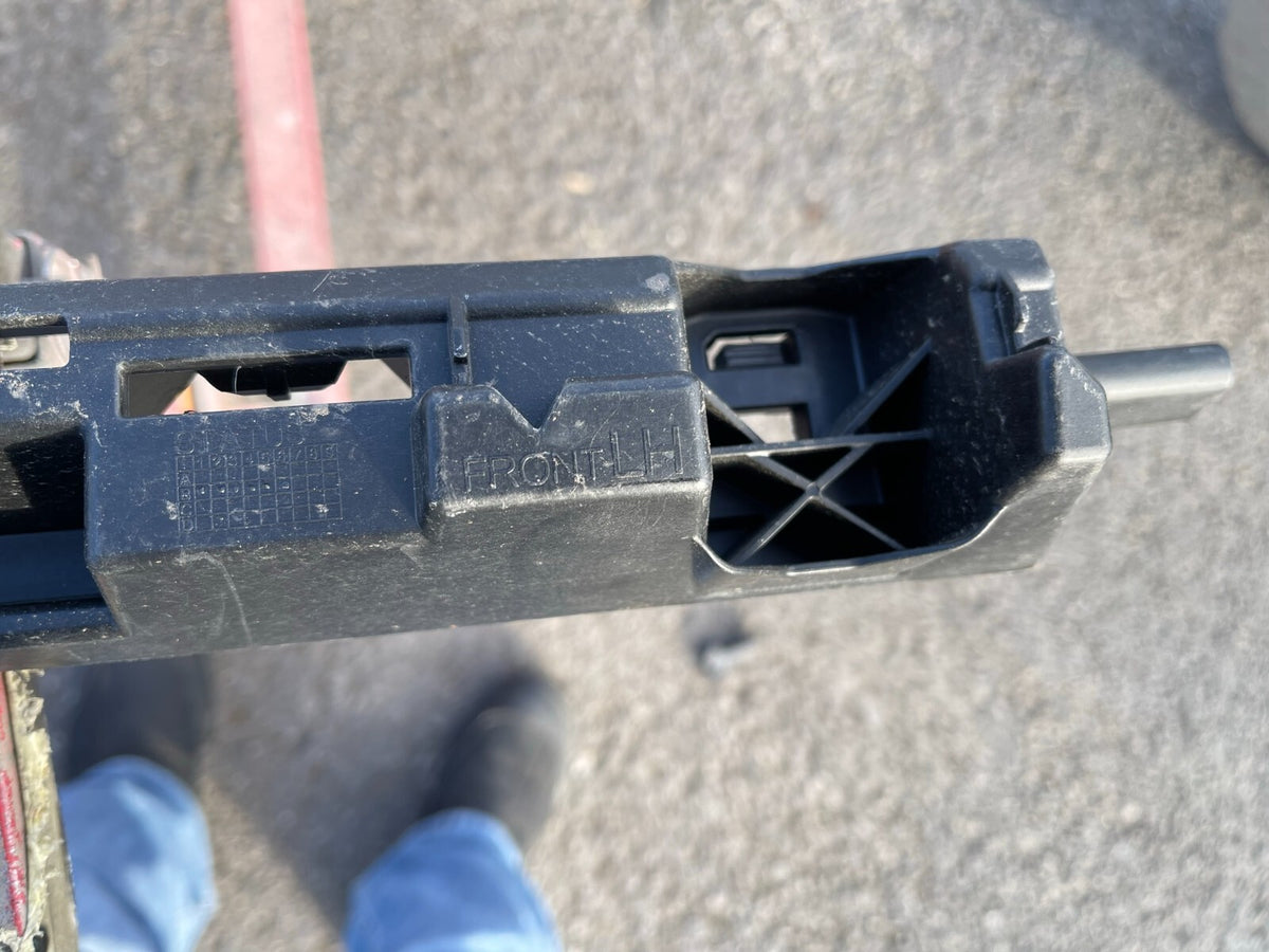 ORIGINAL VOLVO S60 MK2 FRONT LEFT ROCKER PANEL MOLD CLIP 32262698