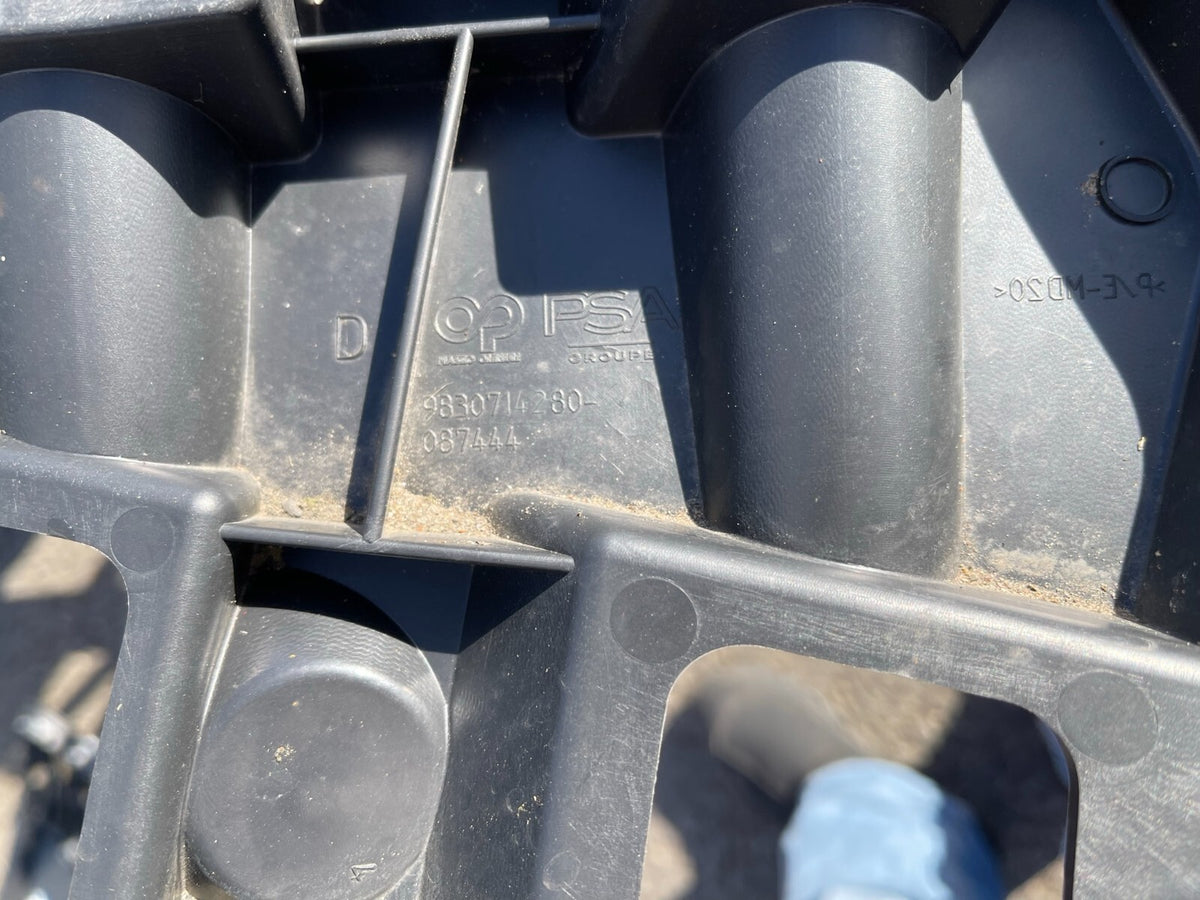 9830714280 - CITROEN C4 III CACTUS RIGHT REAR BRACKET 9830714280 087444