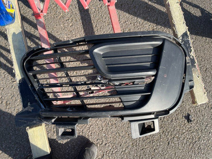 PEUGEOT 308 2017-2020 RIGHT DRIVER SIDE LOWER GRILL With TRIM P/N:99894479
