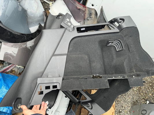 LAND ROVER DISCOVERY SPORT L550 O/S VEZETŐ OLDALI JOBB CSOMAGTÉR BURKOLAT FK7231012B