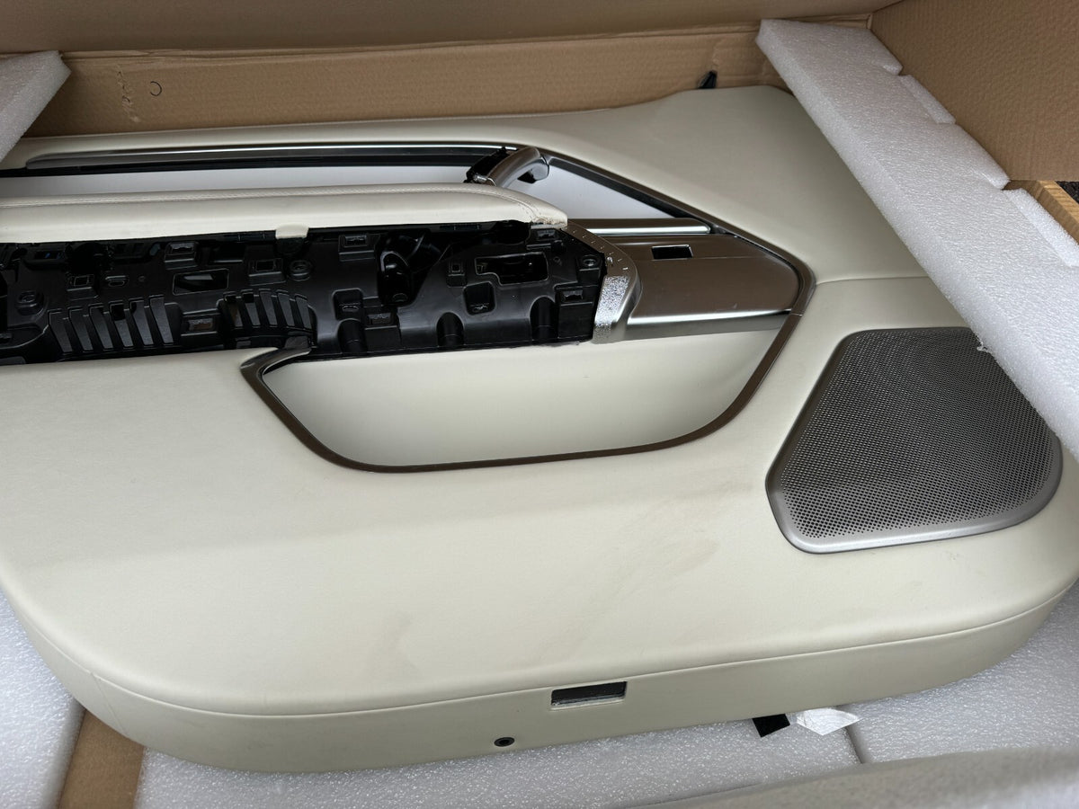 GENUINE FRONT DOOR TRIM PANEL FOR LAND ROVER NEW RANGE ROVER 2022 (L460) SV