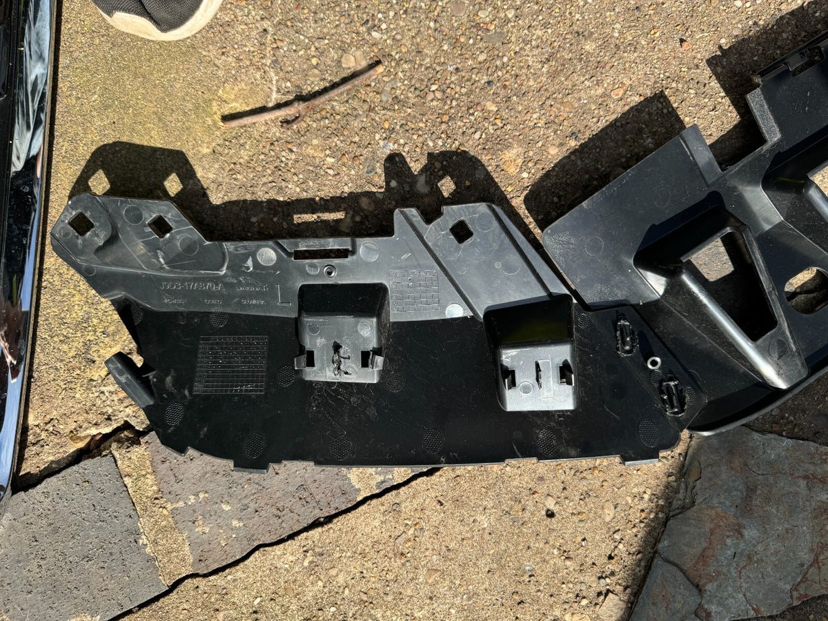 2023 Jaguar I Pace Bracket Bumper Dalam Bagian Atas/Tengah J9D317640A Original