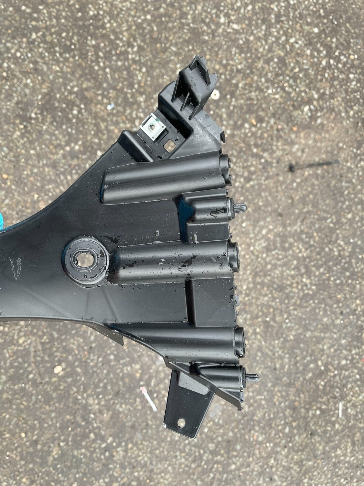 JAGUAR E-PACE X540 2020 BREKET DUDUKAN BUMPER BELAKANG SISI KIRI J9C317B931A