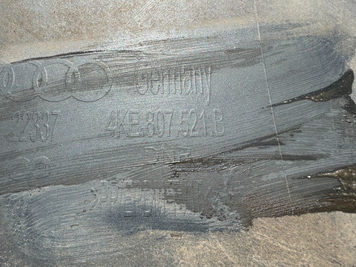 2019 BUMPER BELAKANG AUDI E-TRON 2019 ke atas 4KE807521B DENGAN LUBANG SENSOR PARKIR PDC ORIGINAL