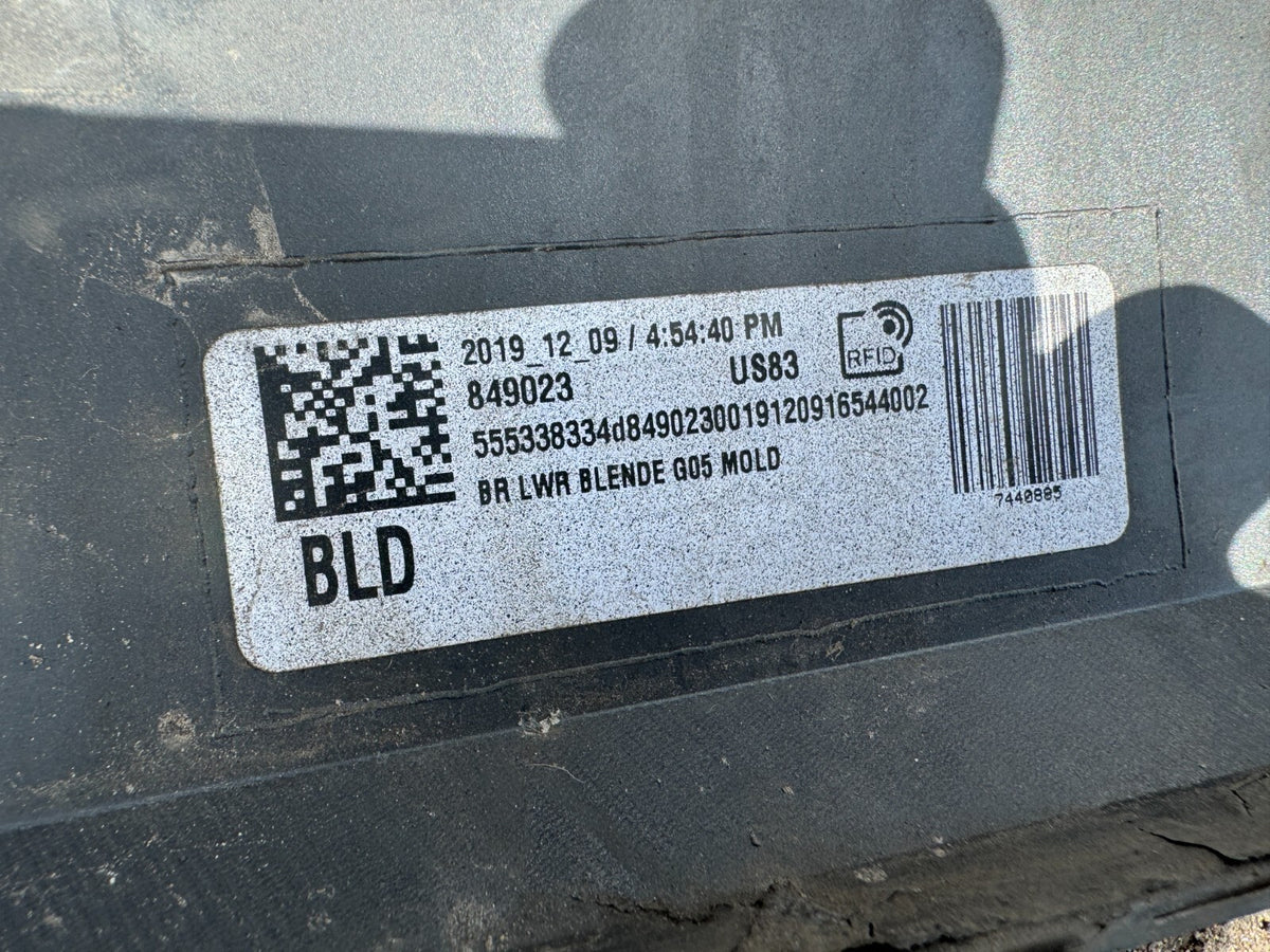 BMW X5 後保桿下下擾流板 7440885 G05 2019 18310993