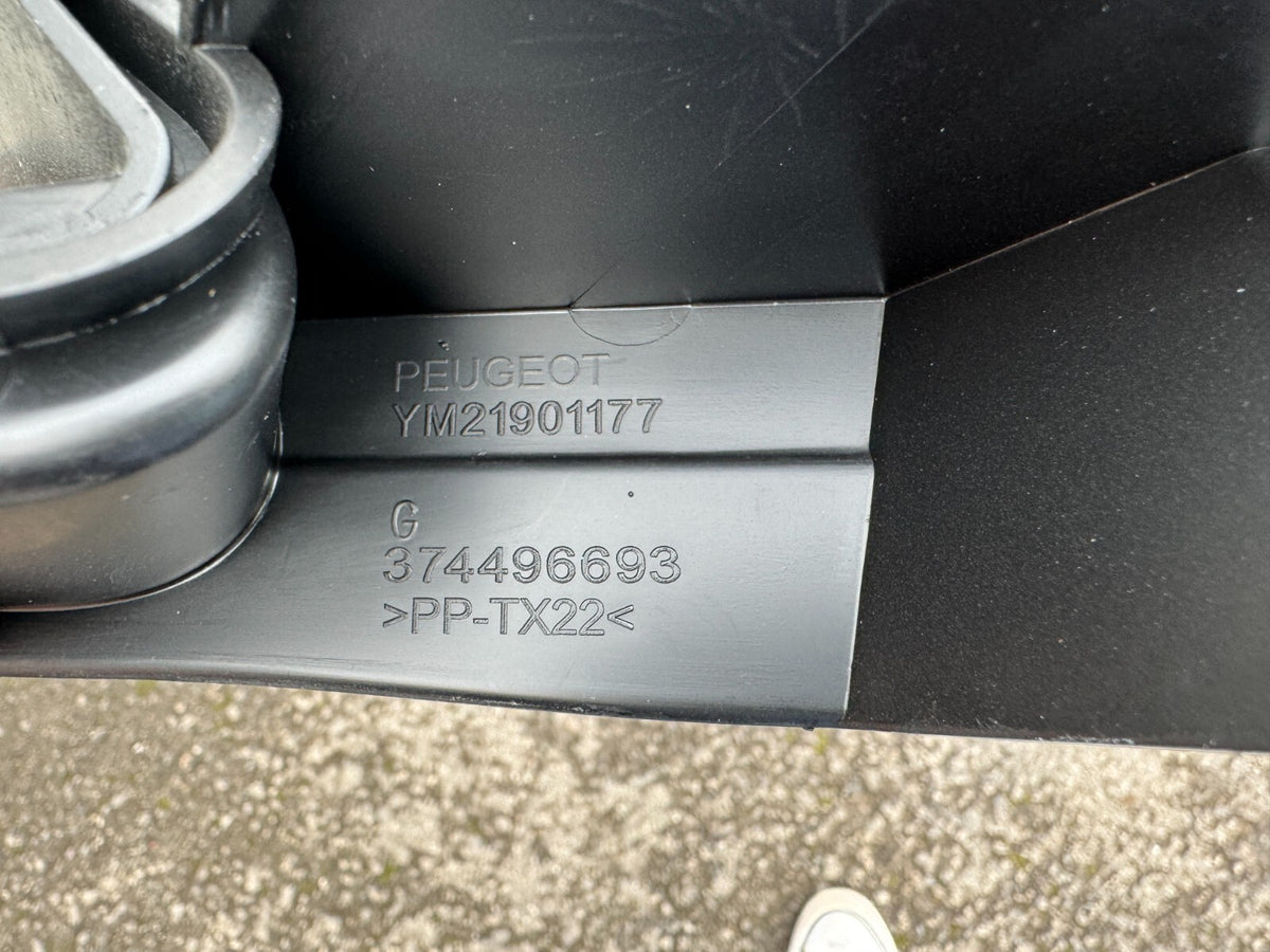 NEW GENUINE Peugeot RCZ 2009-2015 Breket Dudukan Bumper Kiri Belakang