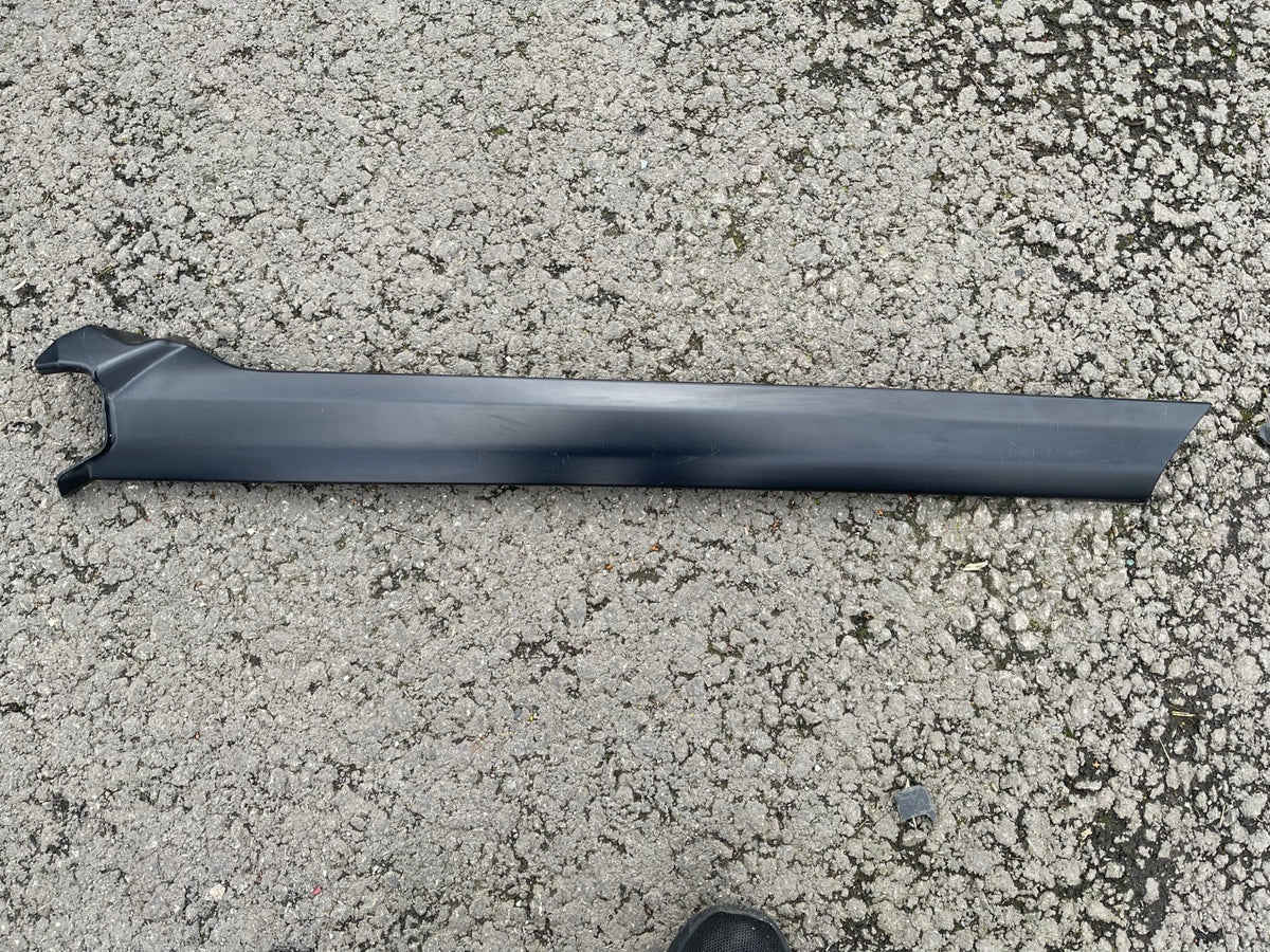 JAGUAR LAND ROVER TRIM PIECE RIGHT SIDE MON7A BELGIUM