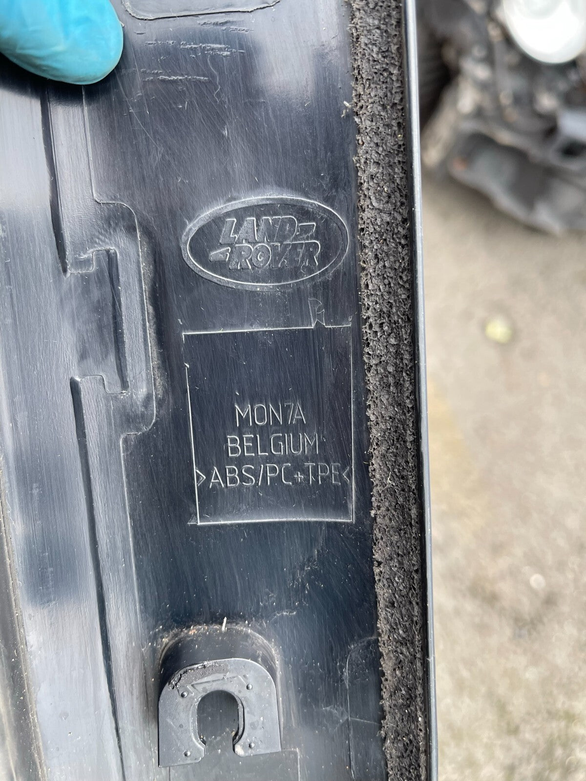 JAGUAR LAND ROVER TRIM PIECE RIGHT SIDE MON7A BELGIUM