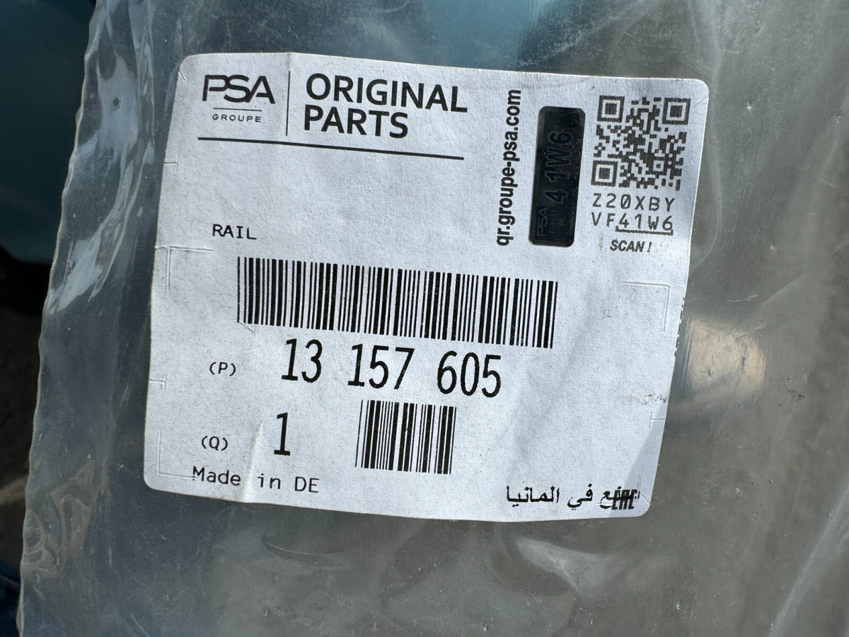 XƯƠNG ĐỠ ĐẾ TRUNG TÂM CẢN SAU CHÍNH HÃNG VAUXHALL ZAFIRA B MK2 13157605