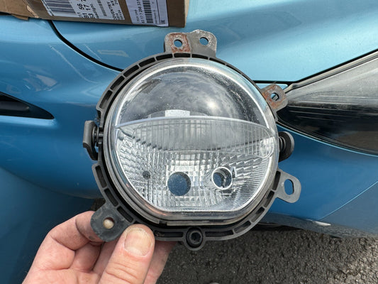 Eredeti BMW MINI 14-24 évjárat Mk3 utasoldali N/S első ködlámpa