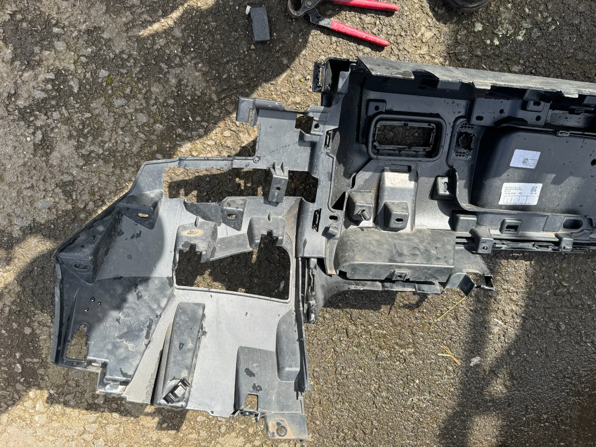 Ba đờ sốc sau Land Rover Defender L663 L8B2-17D781-A Chính hãng