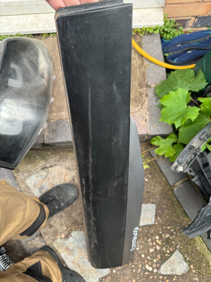 Peugeot 2008 II 2024 Left front door trim molding 9837637180 DAMAGED