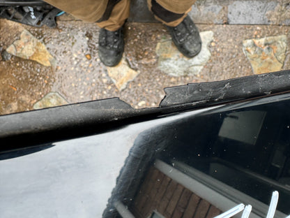 2023 Land Rover Range Rover L460 คิ้วหลังคา m8e2517c78 ยางชำรุด