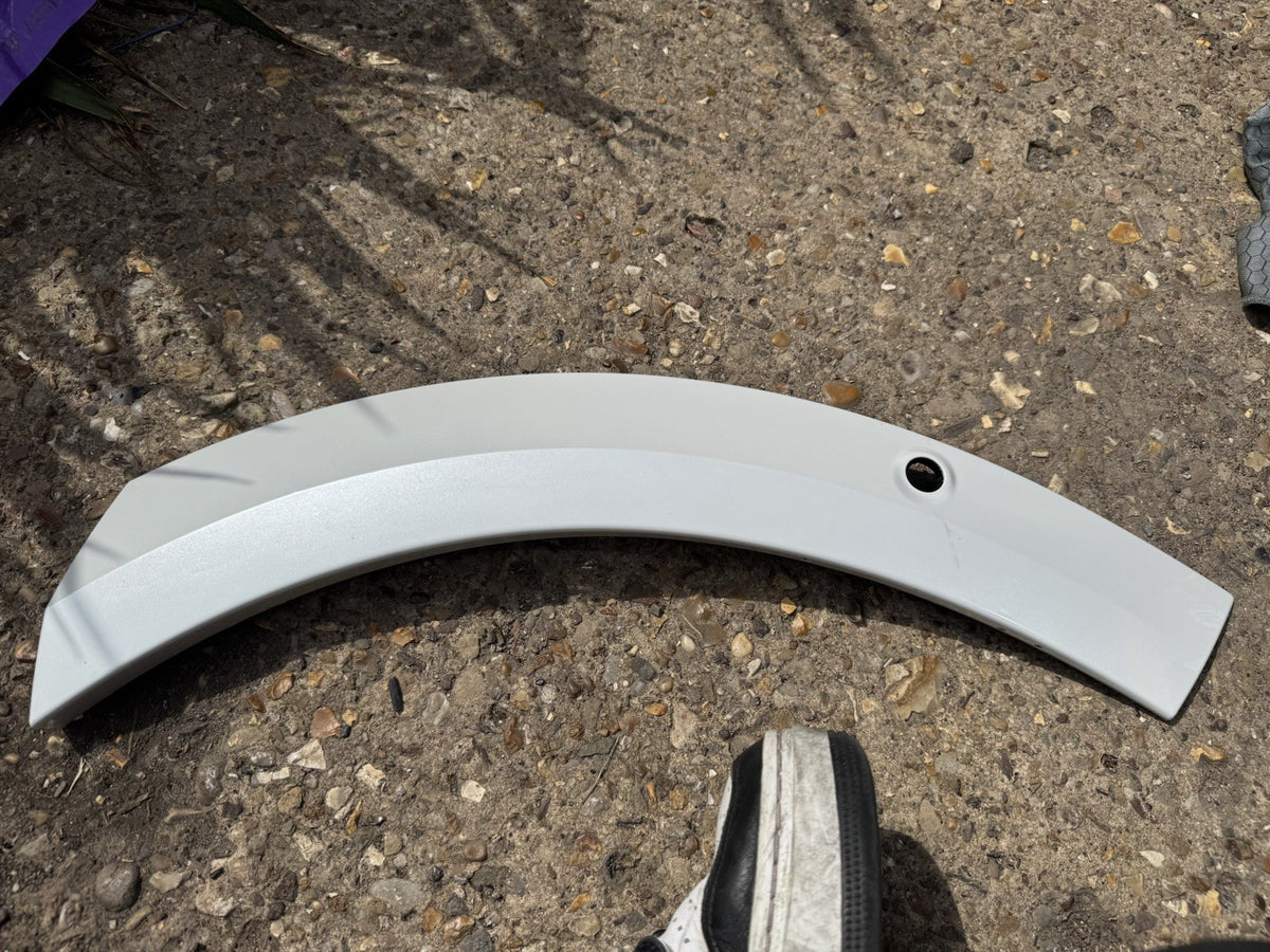 Volvo XC60 R Design Front Right Side Wheel Arch 31454796 Genuine