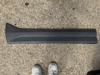 Volvo XC40 2023 Left front door trim molding 31448336 GRS4570
