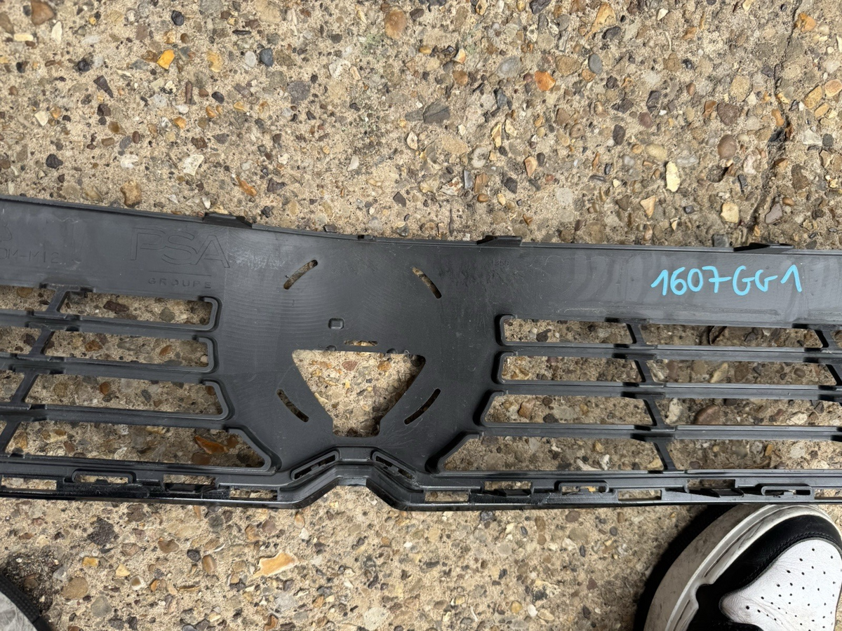 VAUXHALL ASTRA L 2022 - ONWARDS GENUINE FRONT BUMPER UPPER GRILL