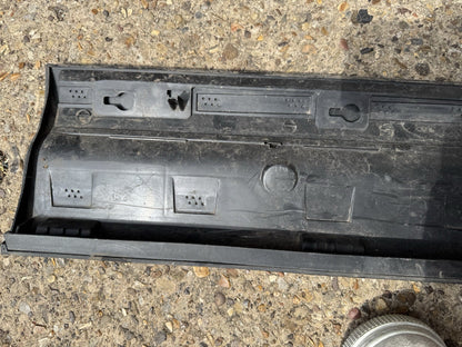 Volvo XC40 2023 Left front door trim molding 31448336 GRS4570