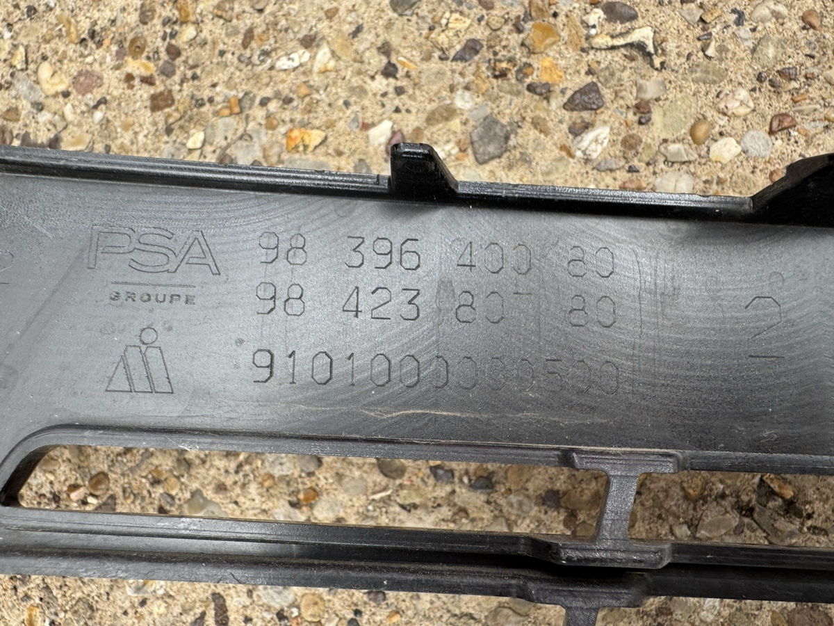 VAUXHALL ASTRA L 2022 - ONWARDS GENUINE FRONT BUMPER UPPER GRILL