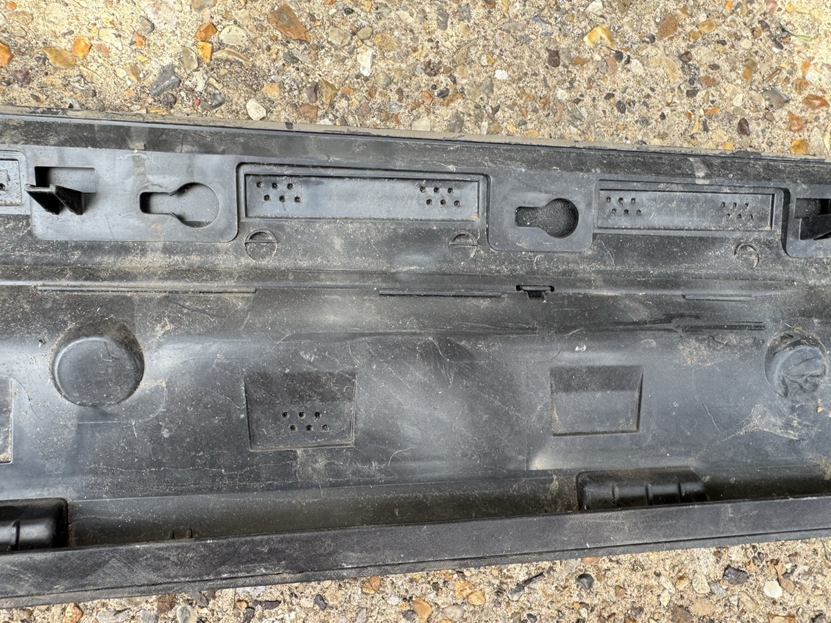 Volvo XC40 2023 Left front door trim molding 31448336 GRS4570