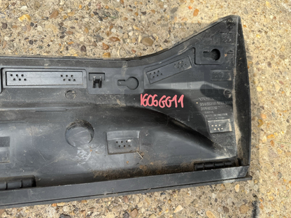 Volvo XC40 2023 Left front door trim molding 31448336 GRS4570