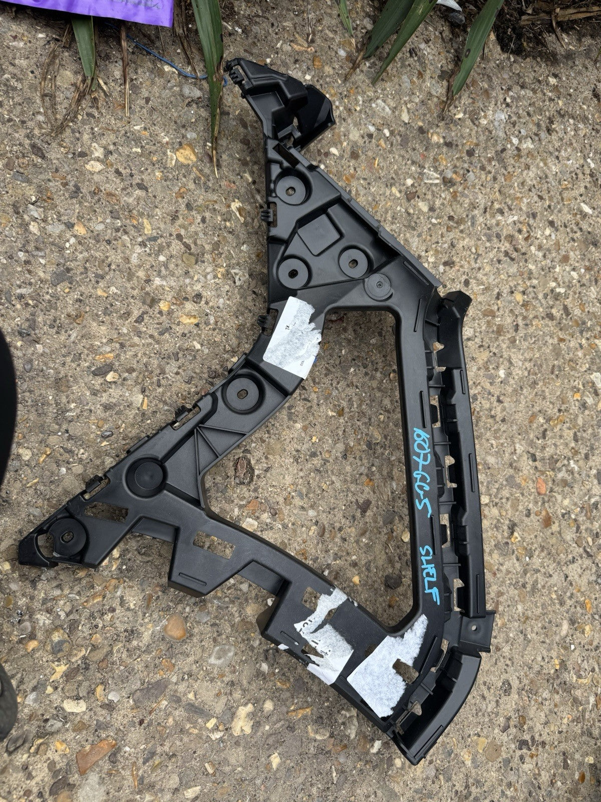 FORD TRANSIT CONNECT (2017)  - NS (PASSENGER) REAR BUMPER BRACKET DT11-17A882-A