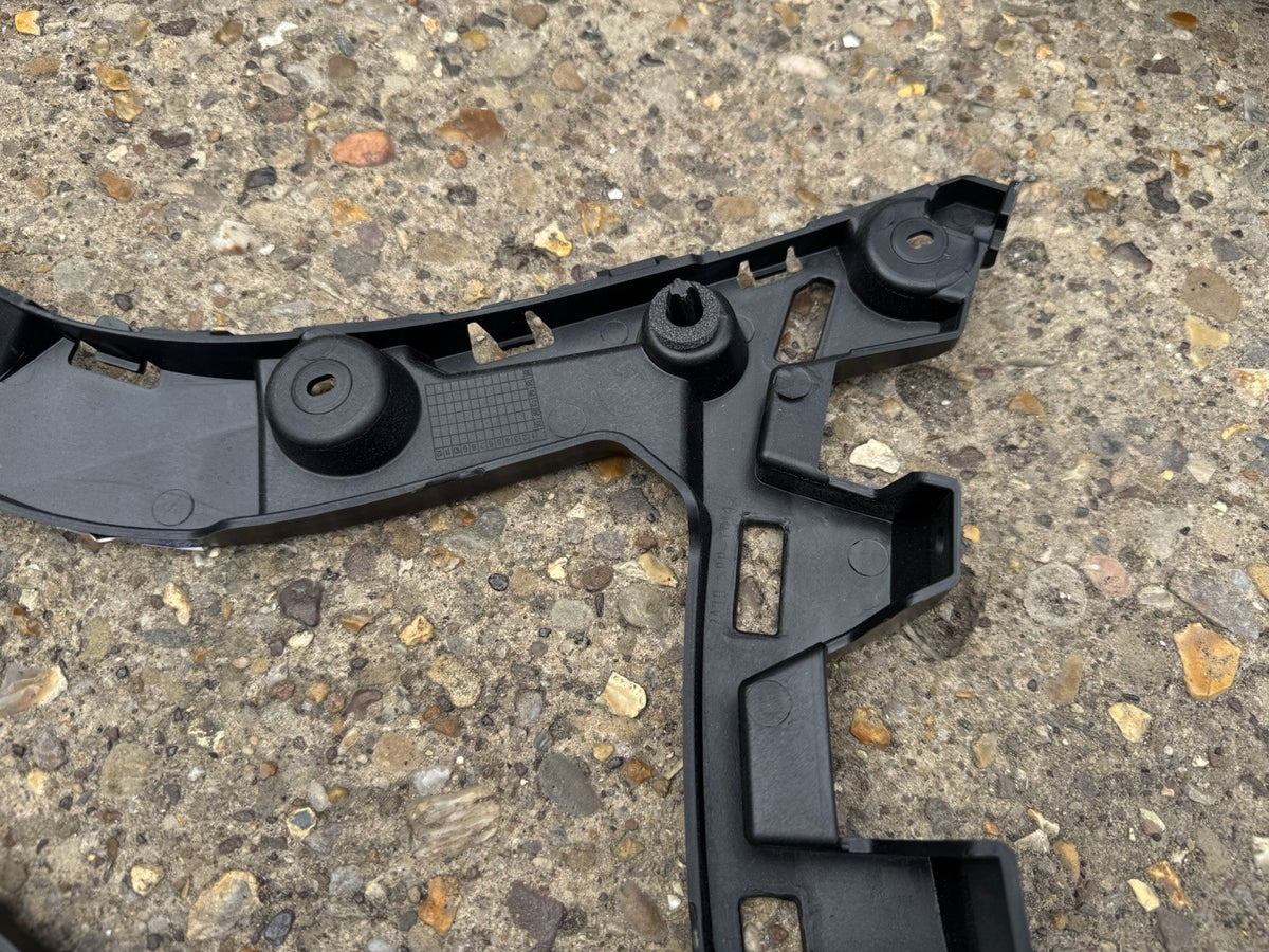 FORD TRANSIT CONNECT (2017)  - NS (PASSENGER) REAR BUMPER BRACKET DT11-17A882-A