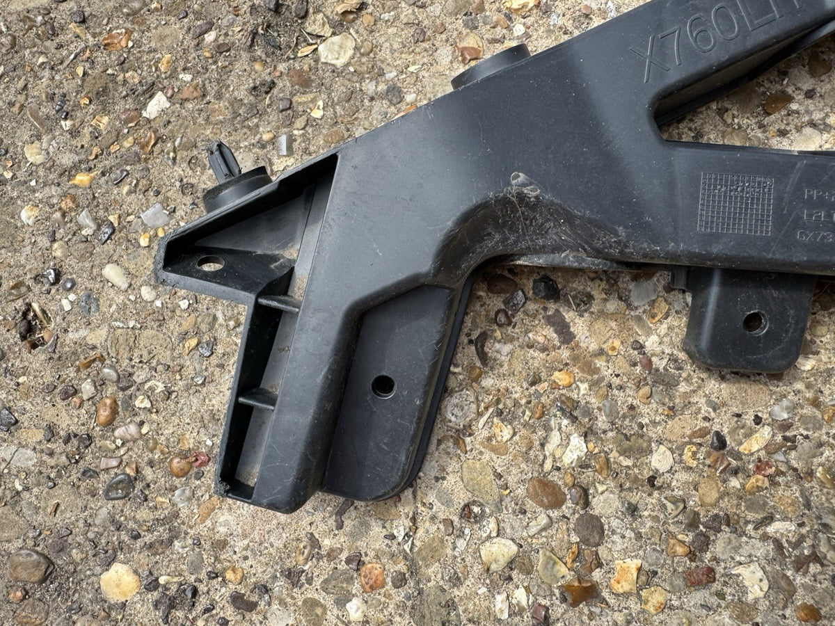 JAGUAR XE X760 REAR BUMPER MOUNT BRACKET LEFT PASSENGER SIDE 2015 GX73-17A882-AA