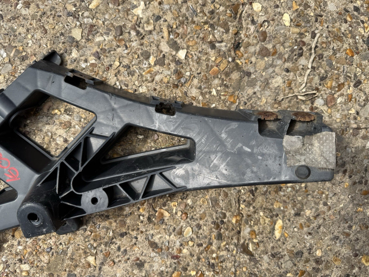 JAGUAR XE X760 REAR BUMPER MOUNT BRACKET LEFT PASSENGER SIDE 2015 GX73-17A882-AA