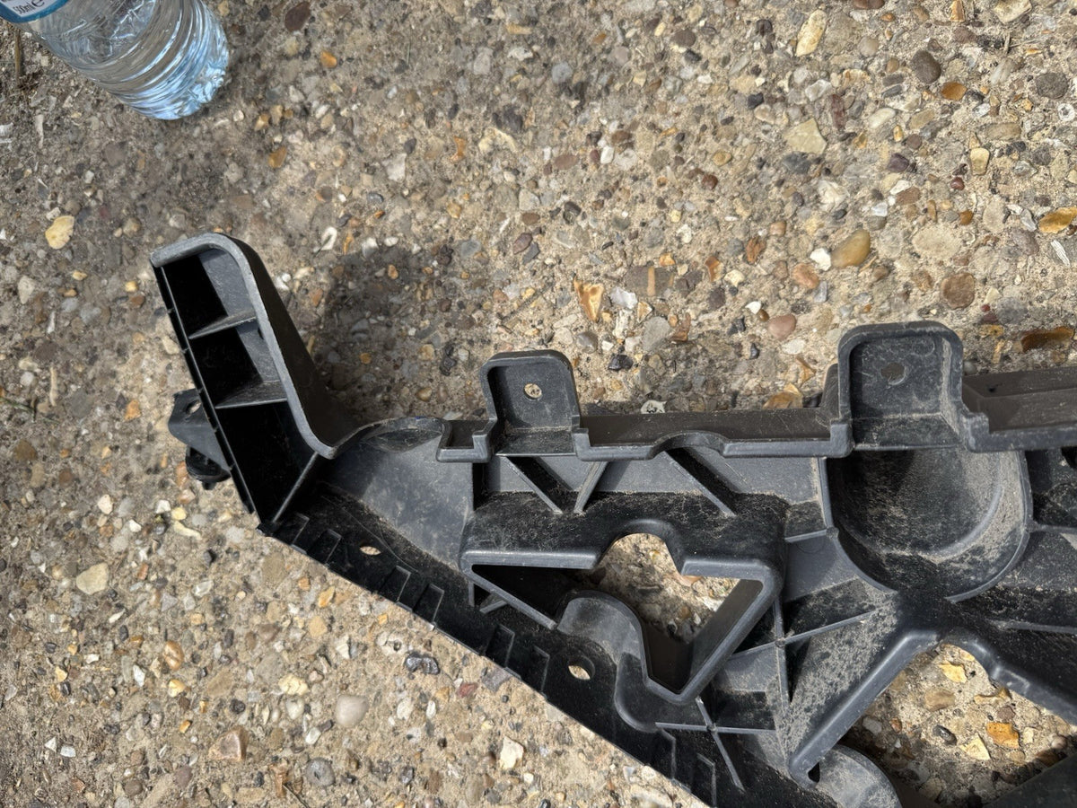 JAGUAR XE X760 REAR BUMPER MOUNT BRACKET LEFT PASSENGER SIDE 2015 GX73-17A882-AA