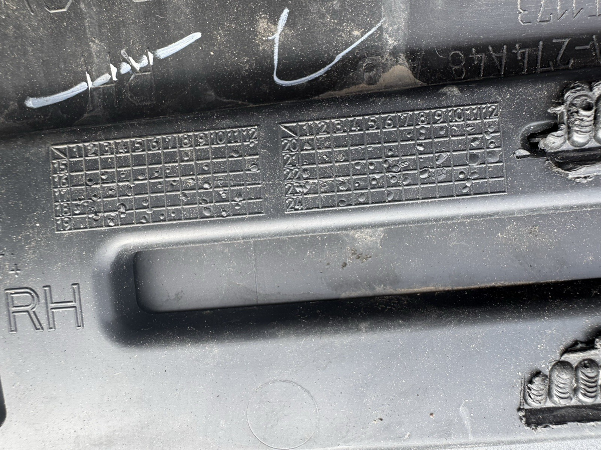 LAND ROVER DISCOVERY V L462 Rear Right Door Lower Molding HY3M-274A48-AA 3.00