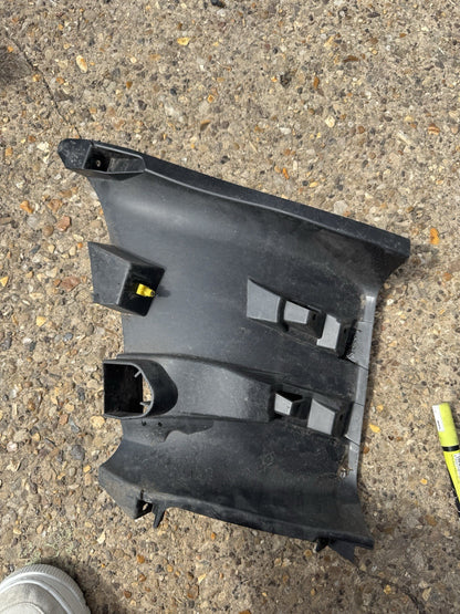 Range Rover Evoque L551 Front Bumper Right Air Duct Bracket M8D2-17E950-B