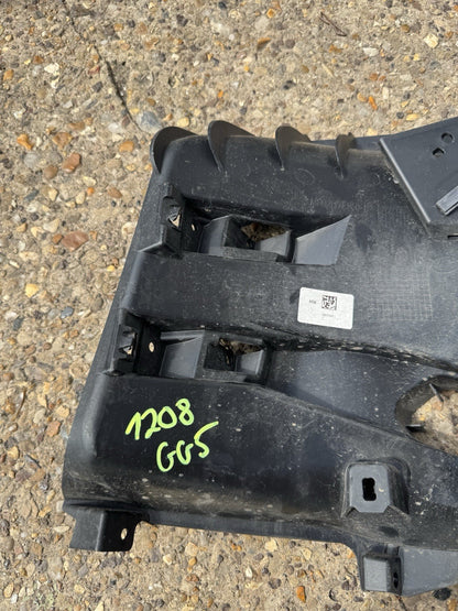 Range Rover Evoque L551 Front Bumper Right Air Duct Bracket M8D2-17E950-B
