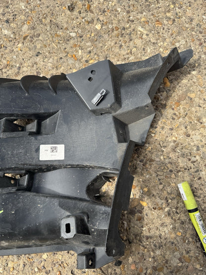 Range Rover Evoque L551 Front Bumper Right Air Duct Bracket M8D2-17E950-B