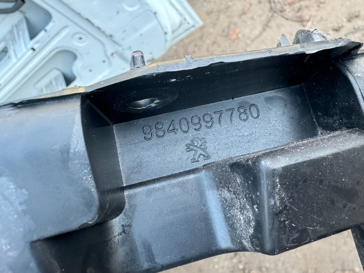 Peugeot 3008 後保桿固定支架 2020 SUV 4/5dr 9840997780