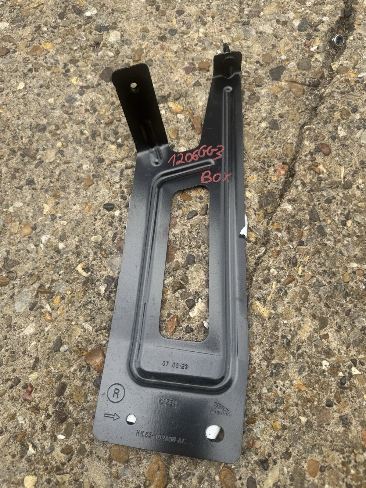 Jaguar F-PACE X761 Rear Right Bumper Support Bracket T4A15417 Genuine NEW OEM