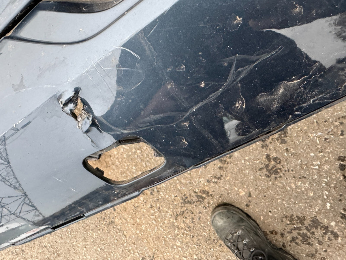 2022 VOLVO XC90 2015-22 BUMPER BELAKANG ATAS DAN BAWAH : 31690642 31353430 RUSAK