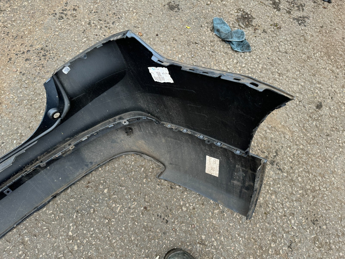 2022 VOLVO XC90 2015-22 BUMPER BELAKANG ATAS DAN BAWAH : 31690642 31353430 RUSAK