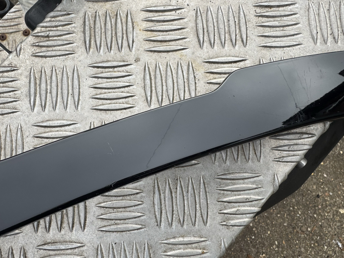 GENUINE LAND ROVER DEFENDER L663 REAR LEFT WHEEL ARCH TRIM L8B2-290E23-BB