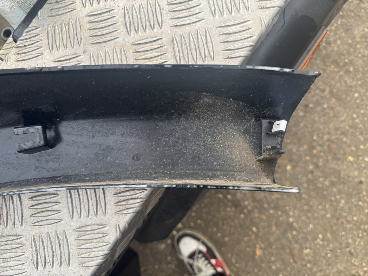 GENUINE LAND ROVER DEFENDER L663 REAR LEFT WHEEL ARCH TRIM L8B2-290E23-BB