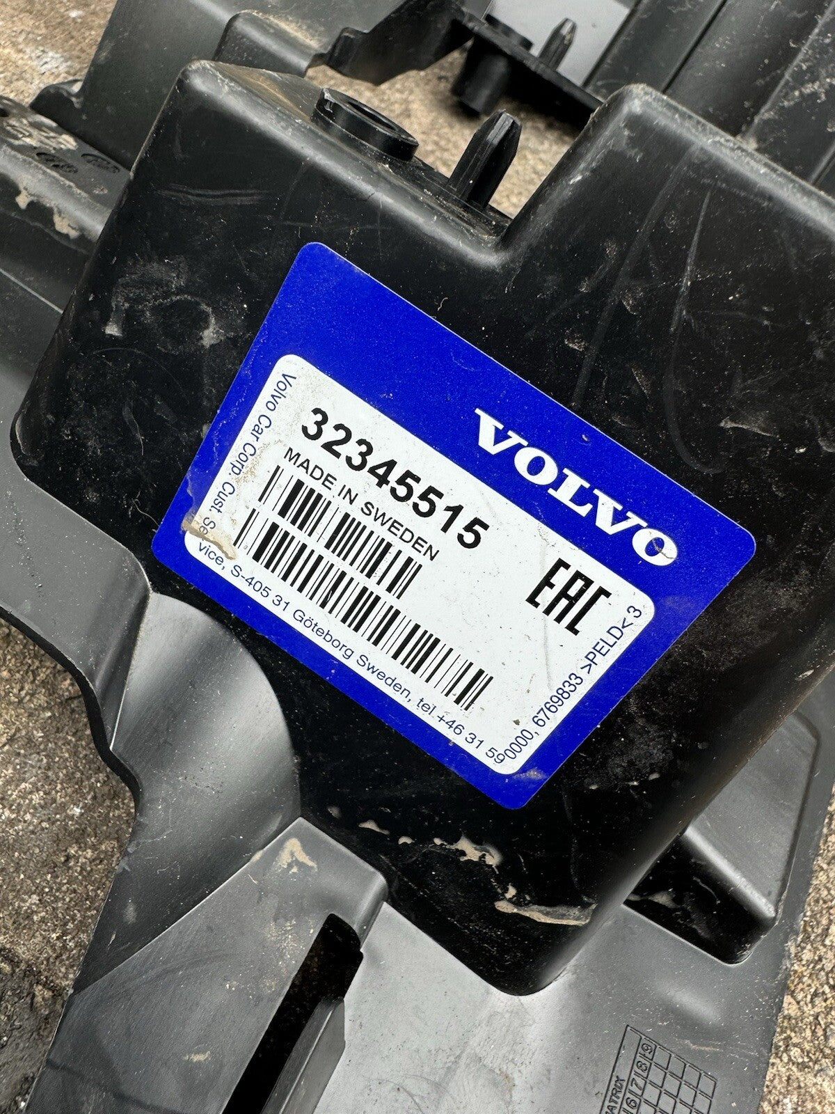 Volvo 支架。保桿、車身零件。（右、前）：32345515