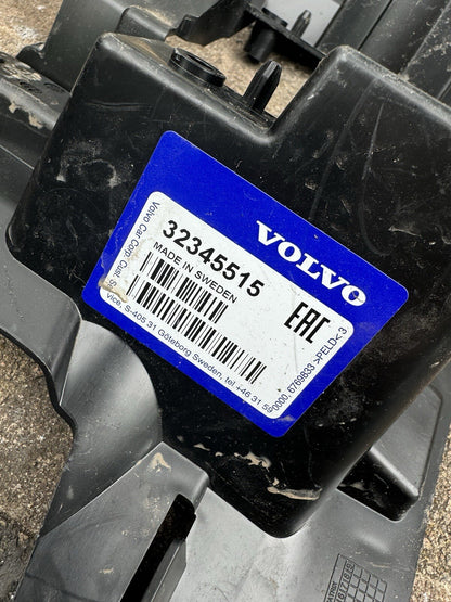 Volvo 支架。保桿、車身零件。（右、前）：32345515