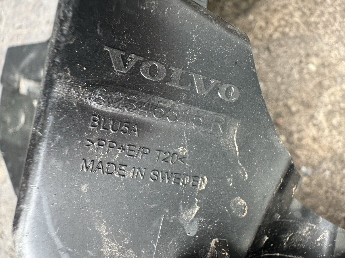 Volvo 支架。保桿、車身零件。（右、前）：32345515