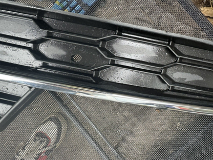 Lưới ca lăng cản trước phải Skoda Octavia từ đời 2016 trở đi 3200201114536260100