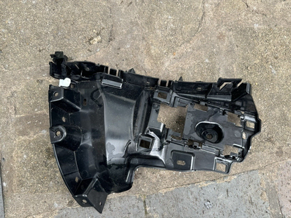 breket bumper belakang kiri L8B2-17A882-A LAND ROVER DEFENDER L663 2020-